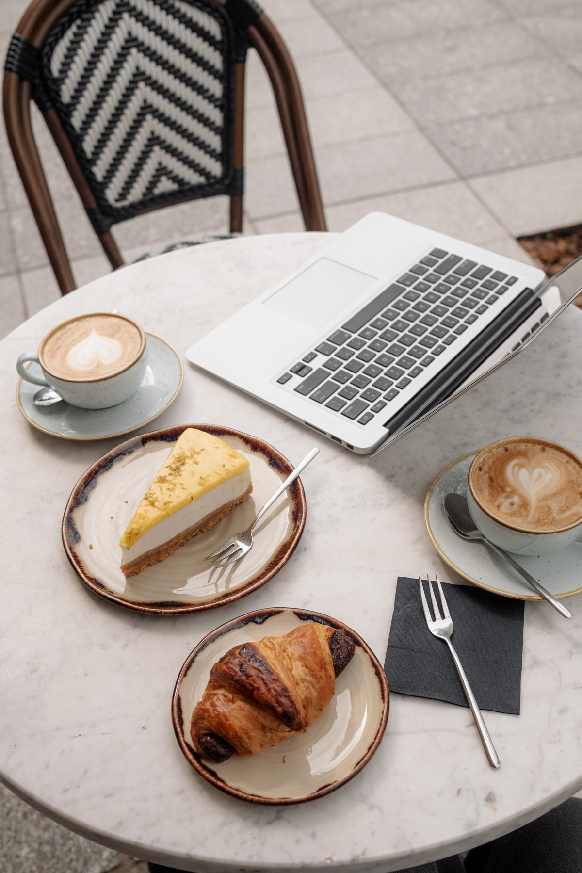 kaboompics coffee shop aesthetic neutral tones and chic work vibes 36315