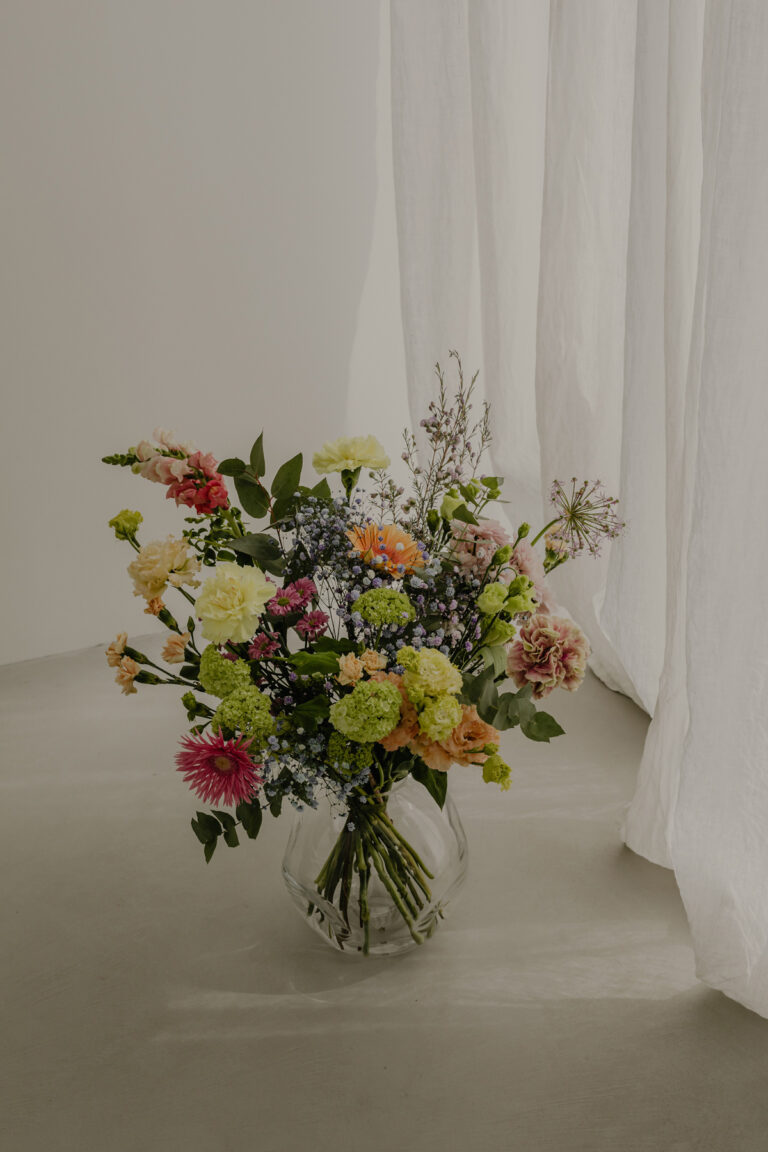 kaboompics contemporary home design trendy floral accents and modern decor ideas 35274