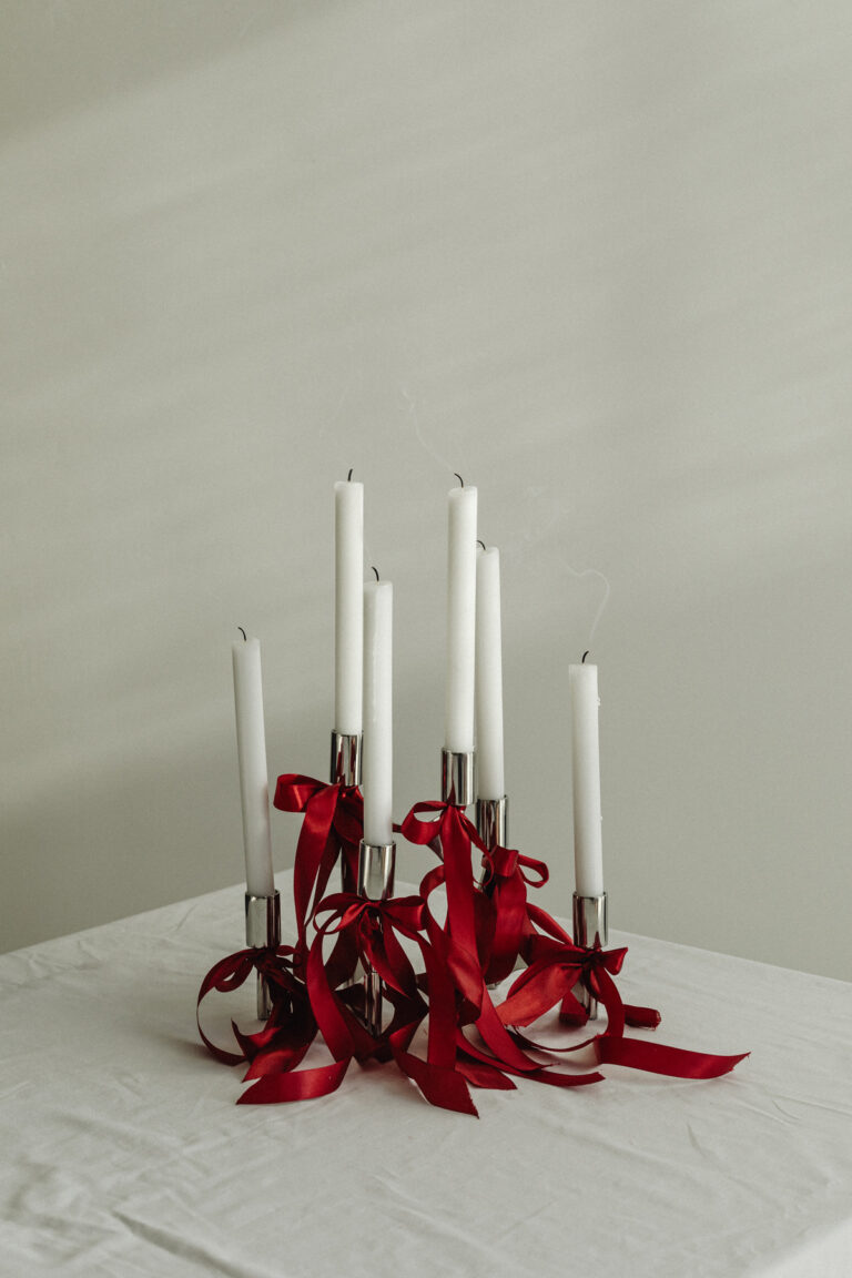 kaboompics the romance of ribbons bow candle holder 34596
